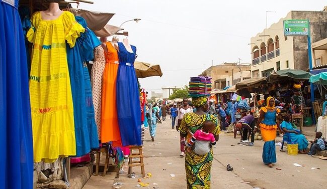 AFFAIRE DE CANTINES DEMONTABLES AU MARCHE HLM: Les conseillers municipaux accusent leur maire de dealer avec les Etablissements Dame Ka