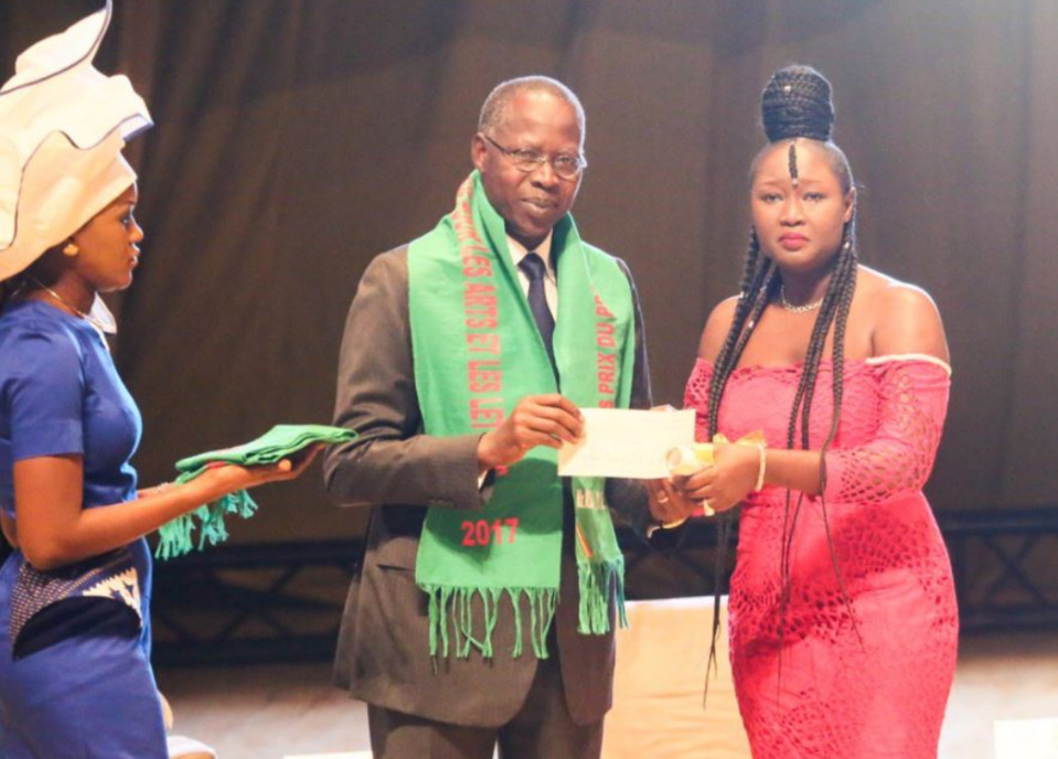 Culture: Maréma Falla a reçu 4 millions de Fcfa pour son prix « Encouragement » des Grands Prix du Président de la République pour les Arts et les Lettres