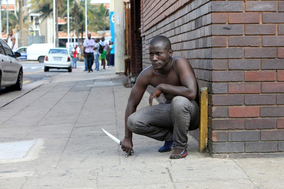 AGRESSION ET VOL A MAIN ARMÉE A PIKINE TALLY BOUBESS: Le gangster à la paire de ciseaux trahi par son accoutrement et sa balafre à la figure AGRESSION ET VOL A MAIN ARMÉE A PIKINE TALLY BOUBESS: Le gangster à la paire de ciseaux trahi par son accoutrement et sa balafre à la figure