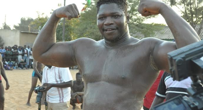 TAPHA TINE S’ATTAQUE AU ROI DES ARENES: «J’avais corrigé Bombardier, si on se croise de nouveau : damakoy Boudi door ci suuf»