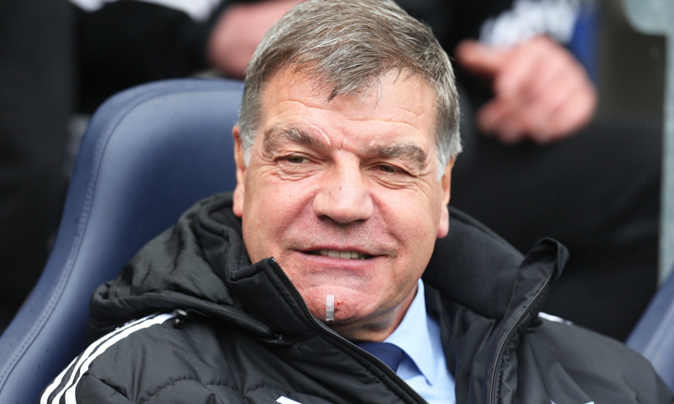 SAM ALLARDYCE FERME LA PORTE A UN DEPART DE SON LION: «Non, je ne peux pas laisser partir Baye Oumar Niasse» SAM ALLARDYCE FERME LA PORTE A UN DEPART DE SON LION: «Non, je ne peux pas laisser partir Baye Oumar Niasse»