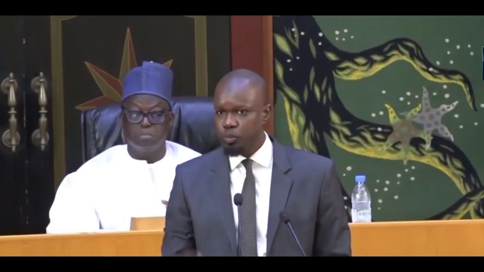 LA MAJORITE DE 10 MILLIONS A CHAQUE DEPUTE: la majorité insulte et menace sonko LA MAJORITE DE 10 MILLIONS A CHAQUE DEPUTE: la majorité insulte et menace sonko