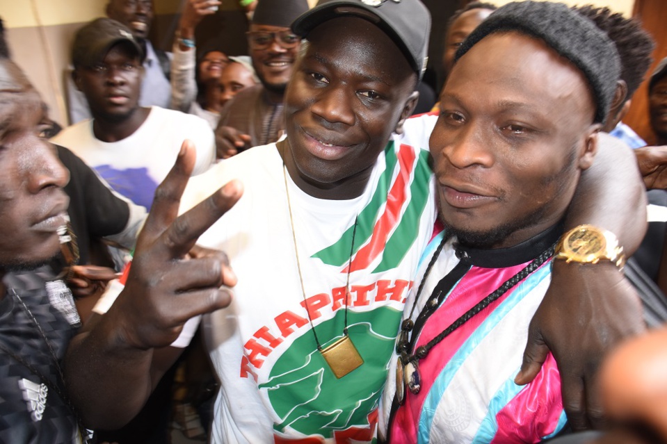 APRES L'INCOMPREHENSION ET LA TENSION ENTRE LEURS CAMPS: Boy Niang et Ama font la paix APRES L'INCOMPREHENSION ET LA TENSION ENTRE LEURS CAMPS: Boy Niang et Ama font la paix