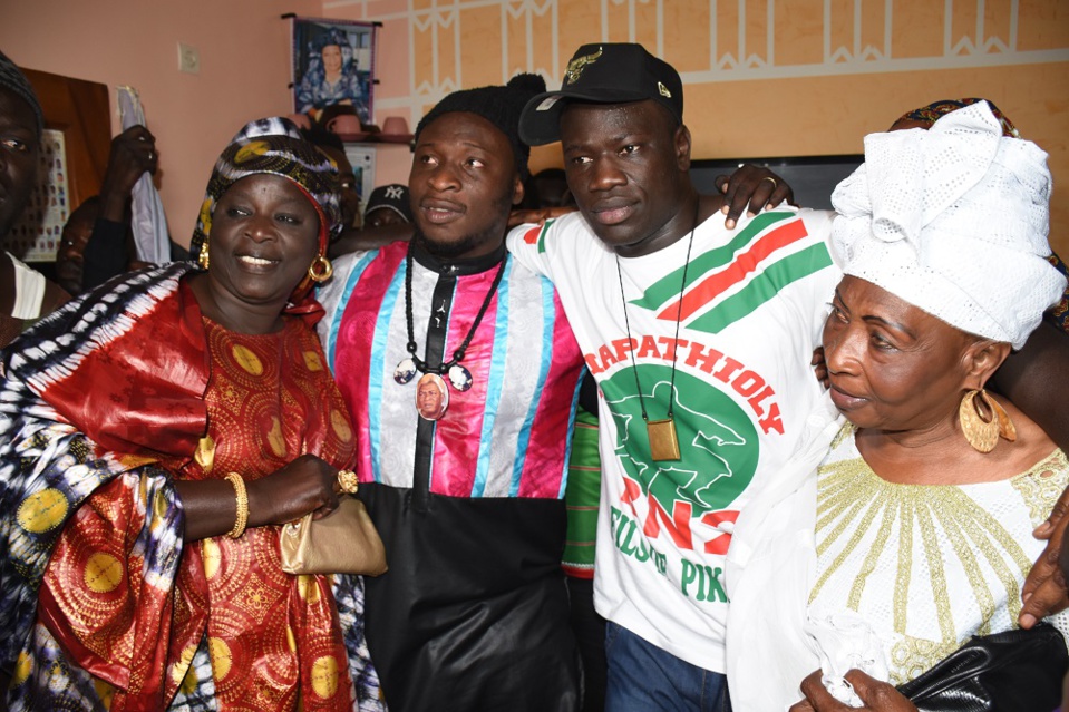 Anna Seck, mère de Boy Niang : «Ama Baldé et Boy Niang sont des frères. C’est une joie de voir nos enfants consolider leur amitié» Anna Seck, mère de Boy Niang : «Ama Baldé et Boy Niang sont des frères. C’est une joie de voir nos enfants consolider leur amitié»