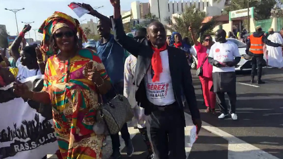 MARCHE DES PRO KHALIFA SALL: Youssouf Mbow et Cie s’en prennent violemment au régime de Macky Sall et invitent la Rts à respecter sa mission de service public MARCHE DES PRO KHALIFA SALL: Youssouf Mbow et Cie s’en prennent violemment au régime de Macky Sall et invitent la Rts à respecter sa mission de service public