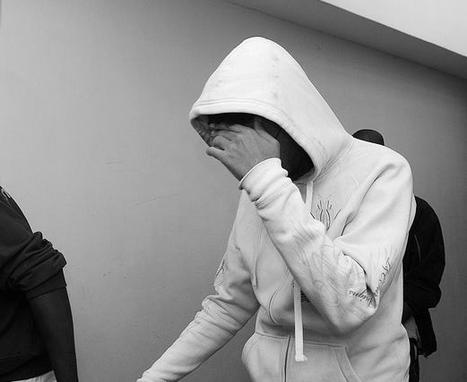 ASSOCIATION DE MALFAITEURS ET ESCROQUERIE: deux jeunes essayaient de retirer un chèque d’autrui d’un montant de 4 millions