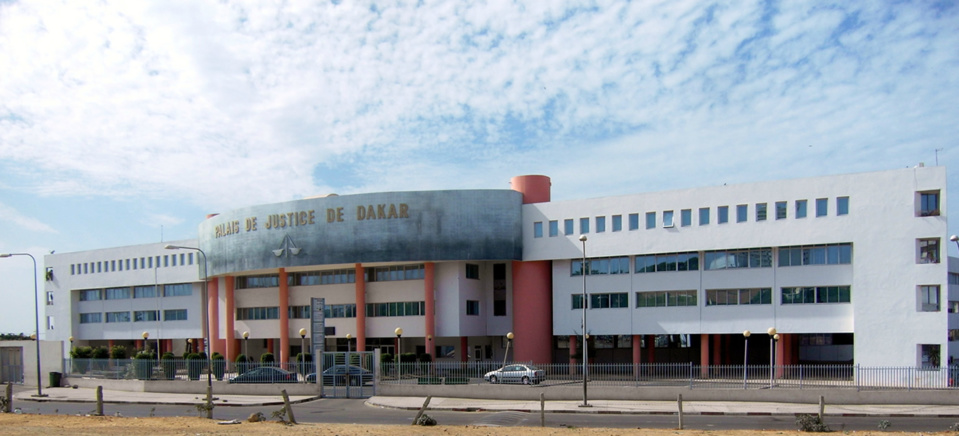 LE REPRESENTANT DE LA SOCIETE AYANT REQUIS 5 ANS DE TRAVAUX FORCES CONTRE LEUR CLIENT: Les 8 avocats de l’ingénieur Alioune Badara Sall s’abattent sur le Procureur, Borso Pouye appelle le juge à la clairvoyance et non à la clémence LE REPRESENTANT DE LA SOCIETE AYANT REQUIS 5 ANS DE TRAVAUX FORCES CONTRE LEUR CLIENT: Les 8 avocats de l’ingénieur Alioune Badara Sall s’abattent sur le Procureur, Borso Pouye appelle le juge à la clairvoyance et non à la clémence