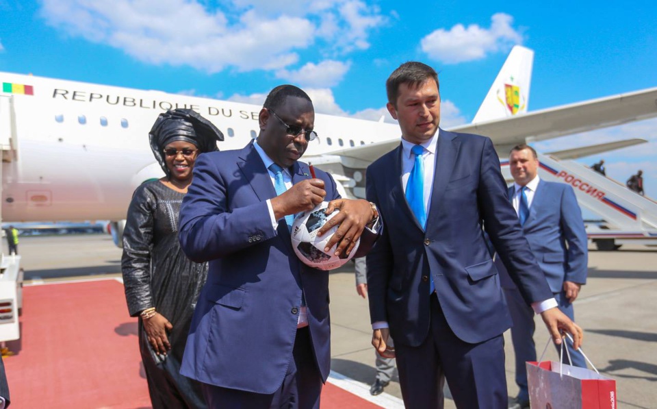 Macky Sall et la première dame à Moscou pour supporter les lions Macky Sall et la première dame à Moscou pour supporter les lions