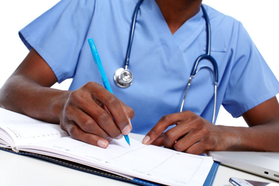 EXERCICE ILLÉGAL DE LA MÉDECINE À TOUBA: Serigne Fall, le faux docteur, écope de trois mois d'emprisonnement ferme EXERCICE ILLÉGAL DE LA MÉDECINE À TOUBA: Serigne Fall, le faux docteur, écope de trois mois d'emprisonnement ferme