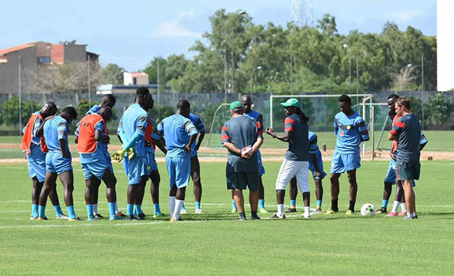 PREMIERE SEANCE DES LIONS A PARIS: La Tanière pas encore au complet