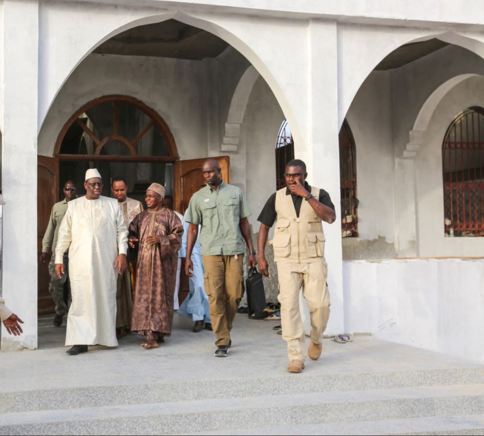 KOLDA: la grande mosquée peinte en beige-maron, l'opposition et les imams indignés KOLDA: la grande mosquée peinte en beige-maron, l'opposition et les imams indignés