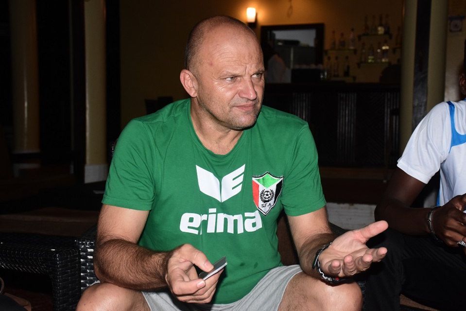 ZDRAVKO LOGARUSIC ENTRAINEUR DU SOUDAN: «La pression sera du côté du Sénégal» ZDRAVKO LOGARUSIC ENTRAINEUR DU SOUDAN: «La pression sera du côté du Sénégal»