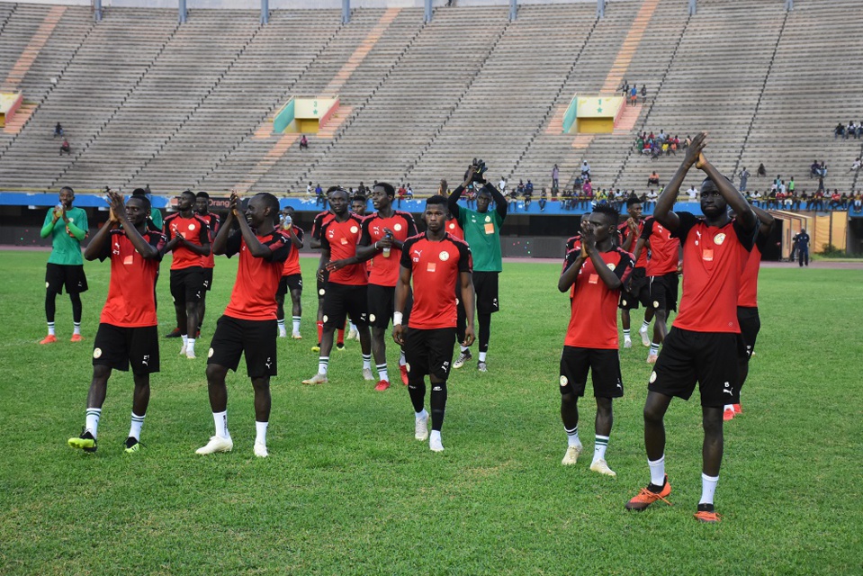 A LA MOSQUE DES ALMADIES POUR LA PRIERE DU VENDREDI: Les Lions tombent sur un petit-fils de Serigne Touba A LA MOSQUE DES ALMADIES POUR LA PRIERE DU VENDREDI: Les Lions tombent sur un petit-fils de Serigne Touba