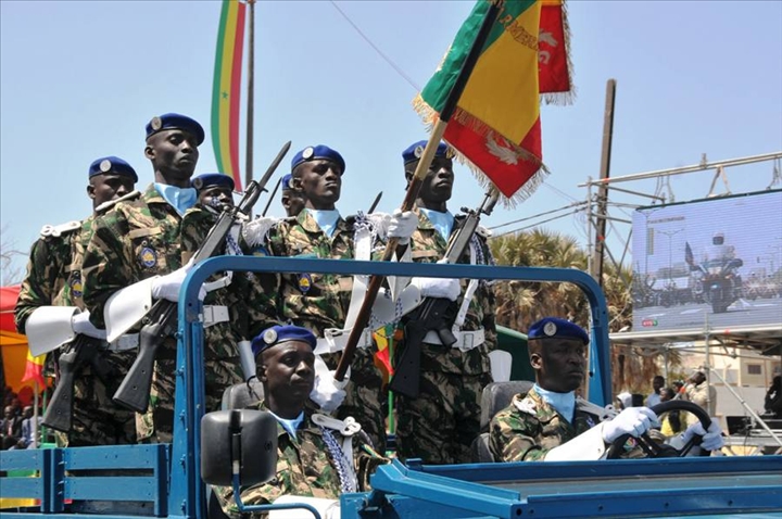 Macky prône une formation militaire dans les Ecoles nationales