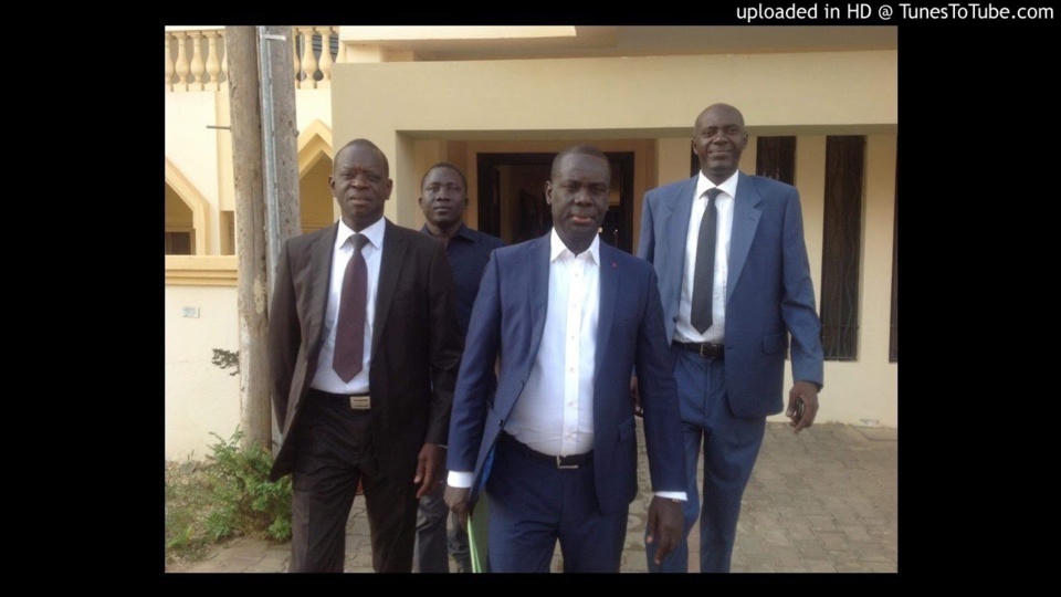 DEPOT DES FICHES DE PARRAINAGE AU CONSEIL CONSTITUTIONNEL: invectives, insultes et bousculades pour être les premiers DEPOT DES FICHES DE PARRAINAGE AU CONSEIL CONSTITUTIONNEL: invectives, insultes et bousculades pour être les premiers