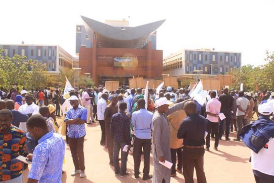 BATAILLE RANGEE A L’UNIVERSITE CHEIKH ANTA DIOP DE DAKAR: Daouda Dème arrêté et placé sous mandat de dépôt…, Abdou Ngom évacuéen France la semaine prochaine BATAILLE RANGEE A L’UNIVERSITE CHEIKH ANTA DIOP DE DAKAR: Daouda Dème arrêté et placé sous mandat de dépôt…, Abdou Ngom évacuéen France la semaine prochaine