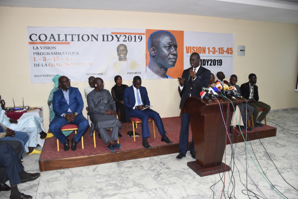 COALITION «IDY2019»: Le Rewmi déroule la vision programmatique de son candidat et plébiscite un duel Macky-Idy au second tour de la Présidentielle COALITION «IDY2019»: Le Rewmi déroule la vision programmatique de son candidat et plébiscite un duel Macky-Idy au second tour de la Présidentielle