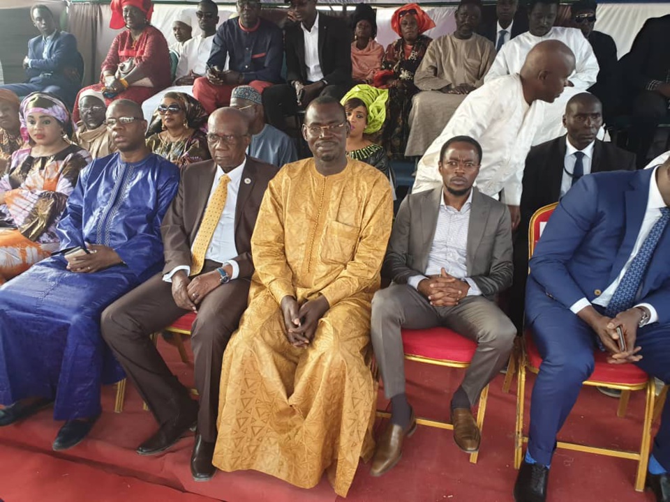 Thies: remise par Abdou Mbow des bourses de formation aux jeunes, d’attestation de formation aux femmes, de matériels mécaniques et de kits en coiffure Thies: remise par Abdou Mbow des bourses de formation aux jeunes, d’attestation de formation aux femmes, de matériels mécaniques et de kits en coiffure