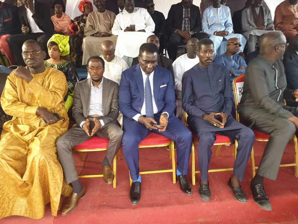 Thies: remise par Abdou Mbow des bourses de formation aux jeunes, d’attestation de formation aux femmes, de matériels mécaniques et de kits en coiffure Thies: remise par Abdou Mbow des bourses de formation aux jeunes, d’attestation de formation aux femmes, de matériels mécaniques et de kits en coiffure