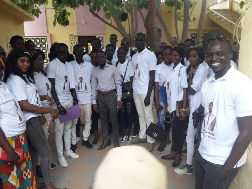 Thies: remise par Abdou Mbow des bourses de formation aux jeunes, d’attestation de formation aux femmes, de matériels mécaniques et de kits en coiffure Thies: remise par Abdou Mbow des bourses de formation aux jeunes, d’attestation de formation aux femmes, de matériels mécaniques et de kits en coiffure