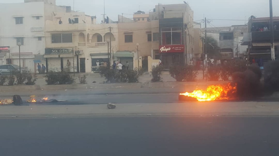 Invalidation provisoire de Khalifa Sall et Karim Wade: rudes affrontements entre policiers et jeunes khalifistes Invalidation provisoire de Khalifa Sall et Karim Wade: rudes affrontements entre policiers et jeunes khalifistes