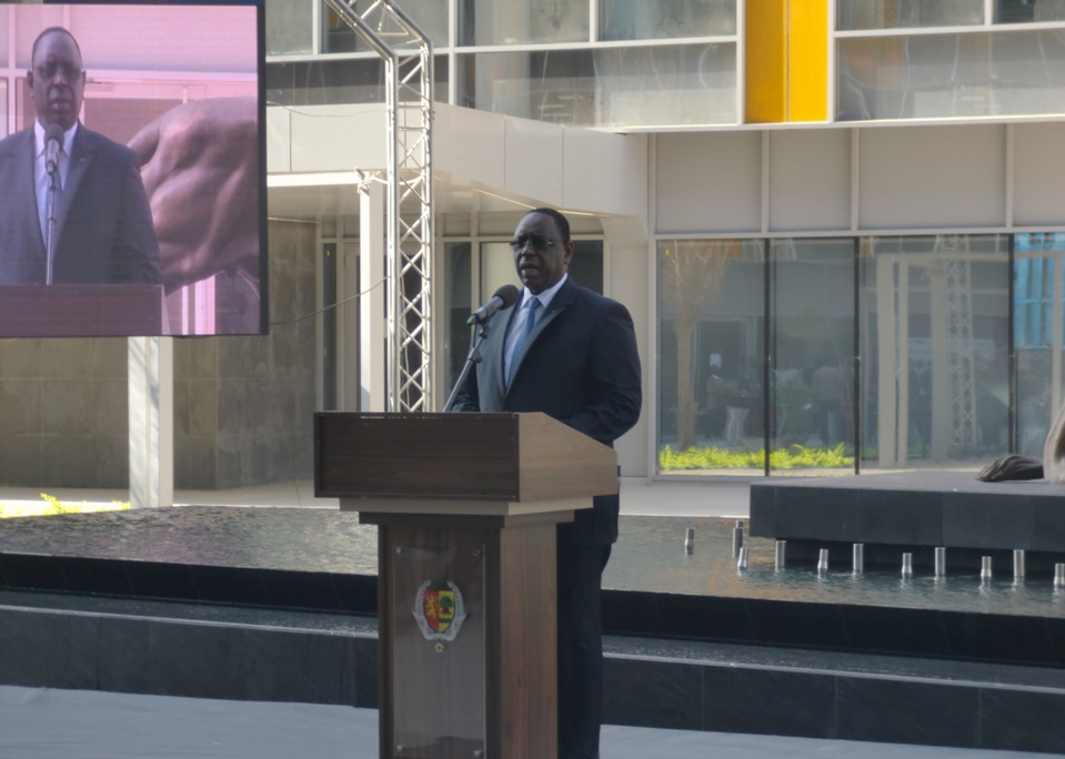 "alors que Macky construit, ses adversaires cherchent à casser" "alors que Macky construit, ses adversaires cherchent à casser"