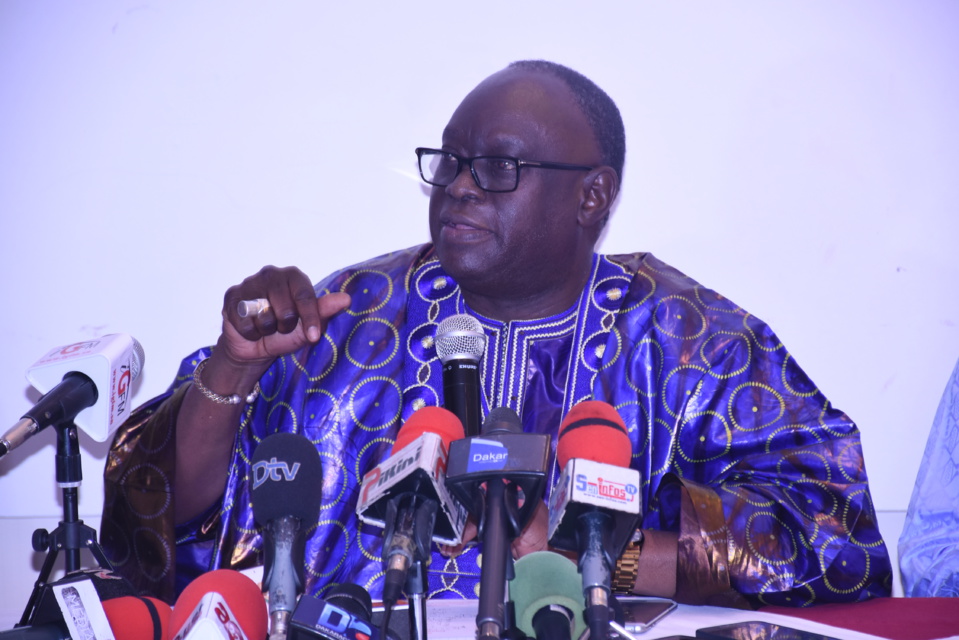 Me Elhadj Diouf choisit: «Je soutiens Macky Sall, mais que l’on ne me mette pas dans le lot des transhumants» Me Elhadj Diouf choisit: «Je soutiens Macky Sall, mais que l’on ne me mette pas dans le lot des transhumants»