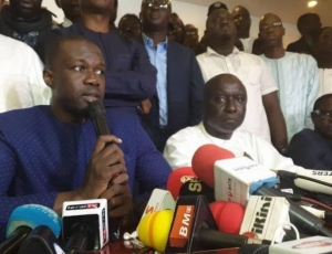 À QUI REVIENT LA PLACE DE CHEF DE L'OPPOSITION?