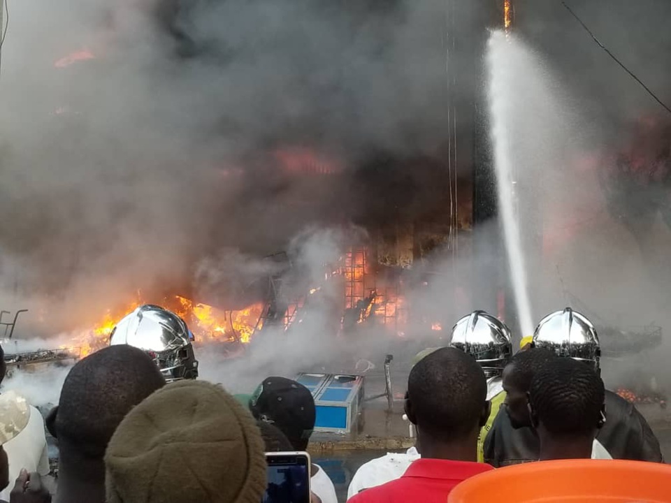 URGENT / TOUBA : Incendie au marché Ocass URGENT / TOUBA : Incendie au marché Ocass