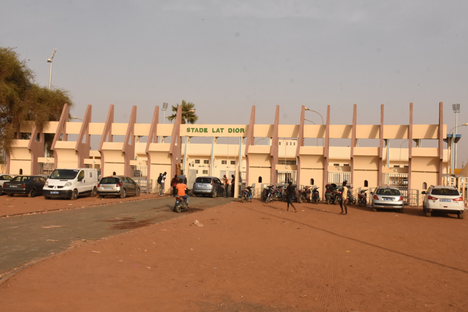 DELOCALISATION DU MATCH SENEGAL-MADAGASCAR A THIES : Tabliers, restaurateurs, vendeurs à la sauvette, conducteurs de motos Jakarta, de taxi et hôteliers se sont frotté les mains DELOCALISATION DU MATCH SENEGAL-MADAGASCAR A THIES : Tabliers, restaurateurs, vendeurs à la sauvette, conducteurs de motos Jakarta, de taxi et hôteliers se sont frotté les mains