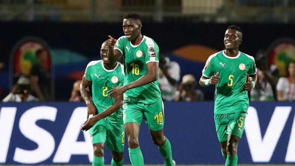LE SÉNÉGAL S’IMPOSE FACE AU KENYA 3-0 : Les Lions s’offrent l’Ouganda en 8e et entrainent la RDC LE SÉNÉGAL S’IMPOSE FACE AU KENYA 3-0 : Les Lions s’offrent l’Ouganda en 8e et entrainent la RDC