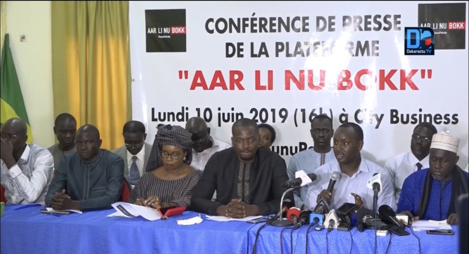 MANIFESTATION POUR UNE GESTION TRANSPARENTE DES RESSOURCES NATURELLES: Aar Li Nu Bokk s’approprie les samedis et avertit le préfet de Dakar MANIFESTATION POUR UNE GESTION TRANSPARENTE DES RESSOURCES NATURELLES: Aar Li Nu Bokk s’approprie les samedis et avertit le préfet de Dakar