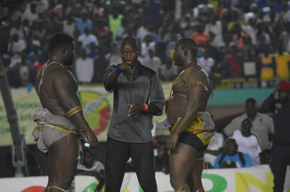 MODOU LO vs EUMEU SENE : Le film du combat en images