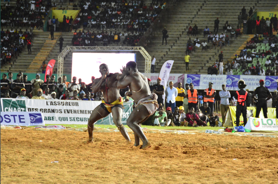 MODOU LO vs EUMEU SENE : Le film du combat en images MODOU LO vs EUMEU SENE : Le film du combat en images