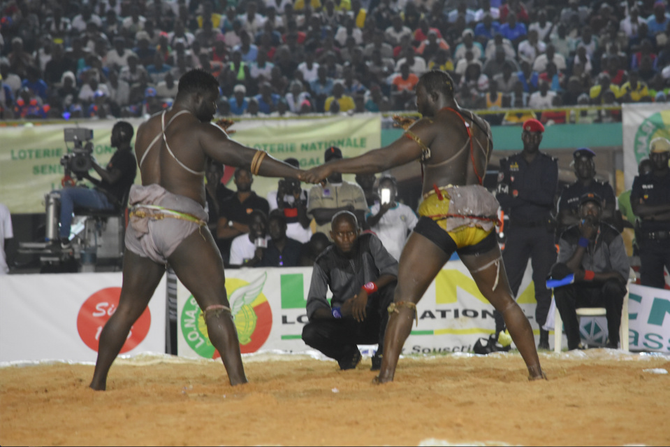 MODOU LO vs EUMEU SENE : Le film du combat en images MODOU LO vs EUMEU SENE : Le film du combat en images