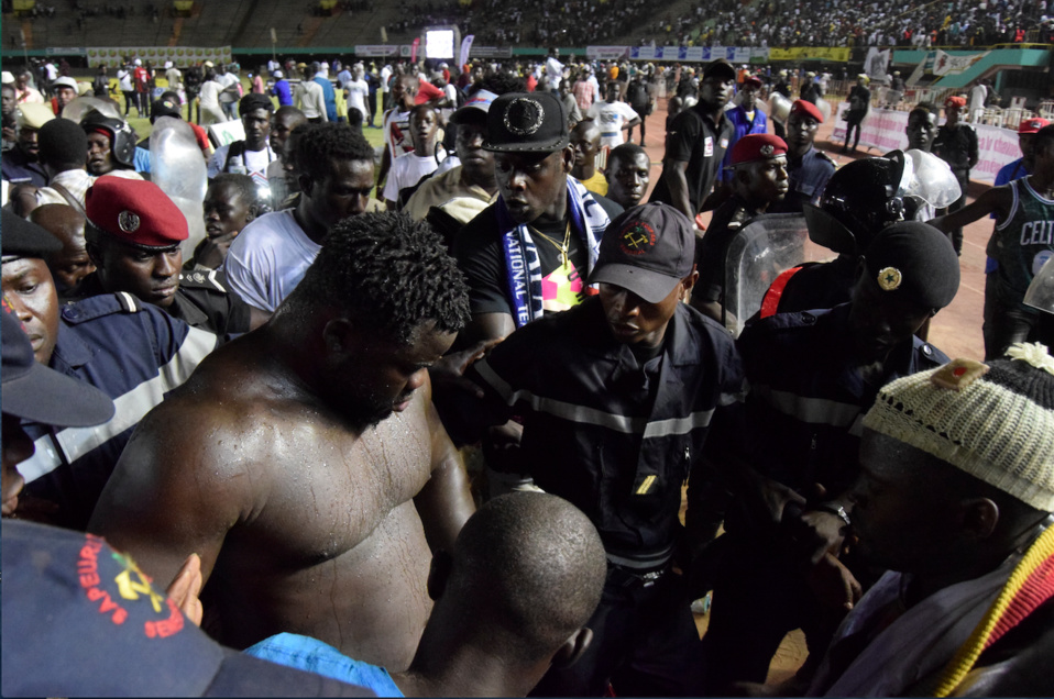 MODOU LO vs EUMEU SENE : Le film du combat en images MODOU LO vs EUMEU SENE : Le film du combat en images