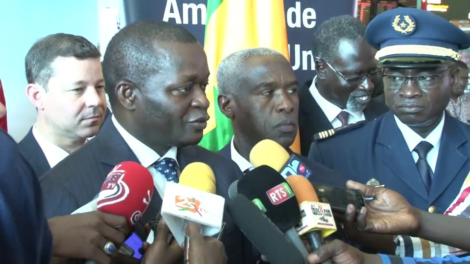 LUTTE CONTRE LE TERRORISME: Les Usa équipent l’aéroport international Blaise Diagne d’un matériel de pointe estimé à près d’un milliard F Cfa LUTTE CONTRE LE TERRORISME: Les Usa équipent l’aéroport international Blaise Diagne d’un matériel de pointe estimé à près d’un milliard F Cfa