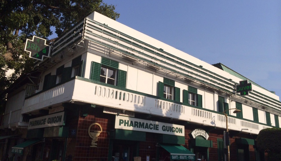 LICENCIEMENT DE DEUX DOCTEURS A LA PHARMACIE GUIGUON: la note de service qui «trahit» Bernard Henry Guiguon LICENCIEMENT DE DEUX DOCTEURS A LA PHARMACIE GUIGUON: la note de service qui «trahit» Bernard Henry Guiguon