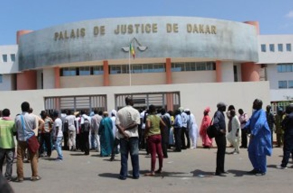VOLS AU PREJUDICE DE SONATEL, E-MEDIA ET HANDICAP INTERNATIONAL : Ibrahima Dia condamné à 6 mois de prison ferme et à payer 7 millions à la Sonatel VOLS AU PREJUDICE DE SONATEL, E-MEDIA ET HANDICAP INTERNATIONAL : Ibrahima Dia condamné à 6 mois de prison ferme et à payer 7 millions à la Sonatel