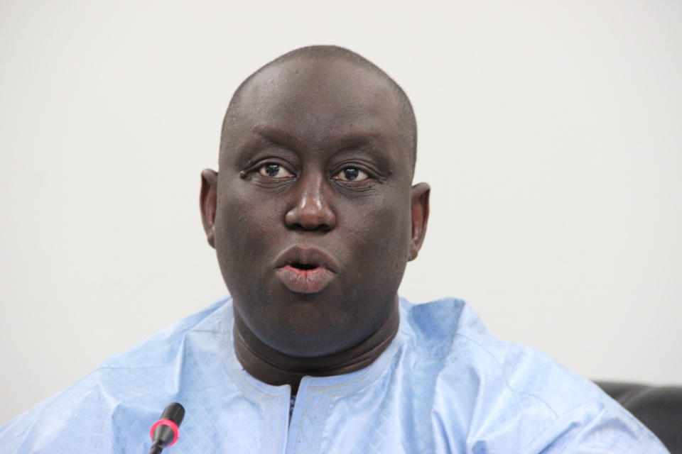 Aliou Sall prépare son "comme back" et 2024: le maire de Guédiawaye est en train de démarcher des influences du web pour redorer son image ternie par l'affaire Petrotim Aliou Sall prépare son "comme back" et 2024: le maire de Guédiawaye est en train de démarcher des influences du web pour redorer son image ternie par l'affaire Petrotim