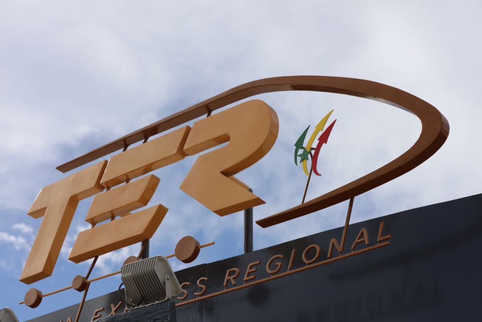 DÉGÂTS COLLATÉRAUX DU TRAIN EXPRESS RÉGIONAL EN BANLIEUE: Thiaroye gare se scinde en deux, étouffe, exige des passerelles et agite le rouge DÉGÂTS COLLATÉRAUX DU TRAIN EXPRESS RÉGIONAL EN BANLIEUE: Thiaroye gare se scinde en deux, étouffe, exige des passerelles et agite le rouge