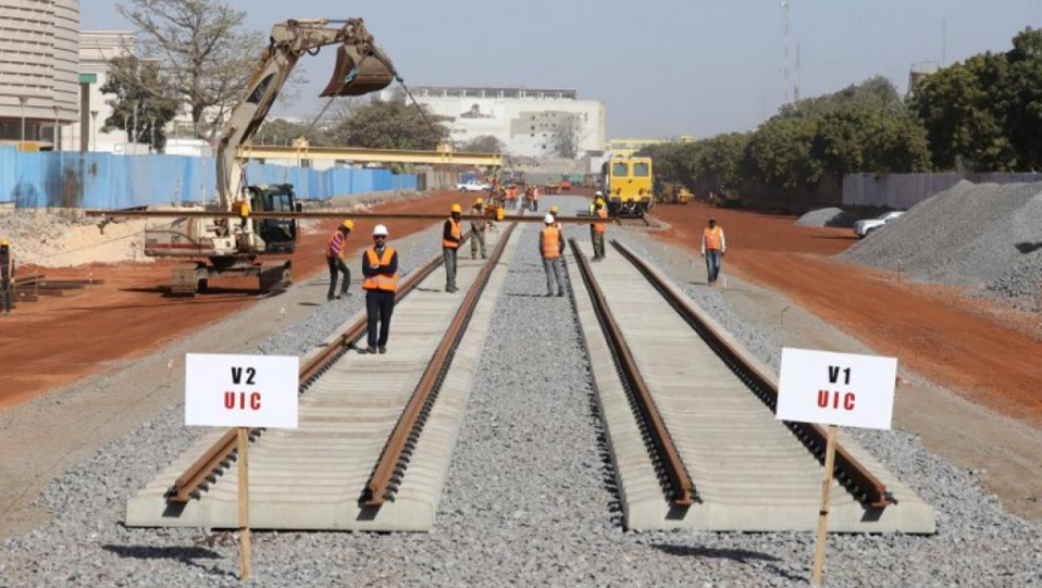 ACCIDENT SUR LES CHANTIERS DU TER A FASS MBAO: Un gros caillou tombe du pont en construction sur la tête d’une femme ACCIDENT SUR LES CHANTIERS DU TER A FASS MBAO: Un gros caillou tombe du pont en construction sur la tête d’une femme