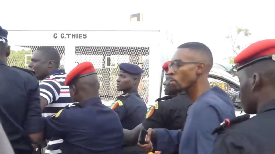 ARRESTATION TOUS AZIMUTS DE MANIFESTANTS DE NOO LANK: Me Khoureïchi Bâ envisage de saisir la Chambre d’accusation contre les Officiers de Police Judiciaire pour mettre un terme à l’arbitraire ARRESTATION TOUS AZIMUTS DE MANIFESTANTS DE NOO LANK: Me Khoureïchi Bâ envisage de saisir la Chambre d’accusation contre les Officiers de Police Judiciaire pour mettre un terme à l’arbitraire