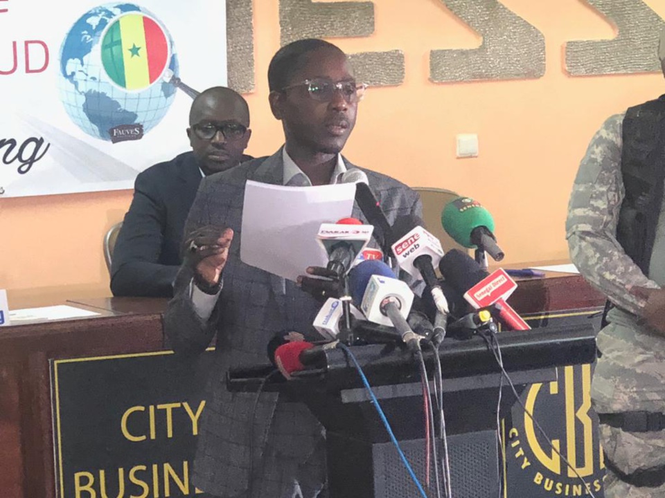 PRÉSENTATION DU LIVRE «SCANDALE AU CŒUR DE LA RÉPUBLIQUE : Pluie d’hommages sur Pape Alé Niang et Nafi Ngom Keita ; feu sur Macky Sall et son régime PRÉSENTATION DU LIVRE «SCANDALE AU CŒUR DE LA RÉPUBLIQUE : Pluie d’hommages sur Pape Alé Niang et Nafi Ngom Keita ; feu sur Macky Sall et son régime