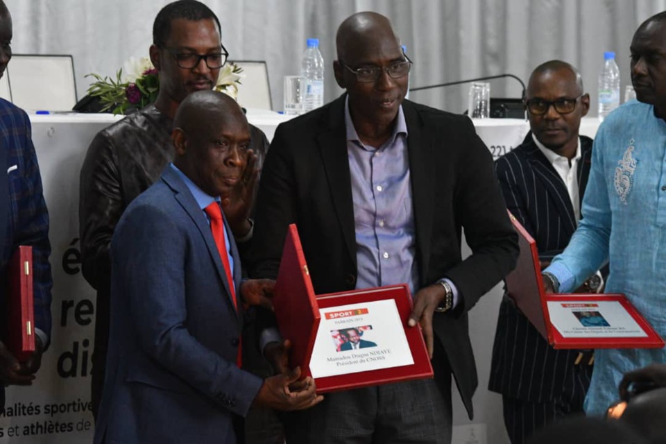 3E EDITION DE LA CEREMONIE DE DISTINCTION DES SPORTIFS DE L’ANNEE: Sport 221 dévoile sa nouvelle chaine et honore les personnalités sportives 3E EDITION DE LA CEREMONIE DE DISTINCTION DES SPORTIFS DE L’ANNEE: Sport 221 dévoile sa nouvelle chaine et honore les personnalités sportives