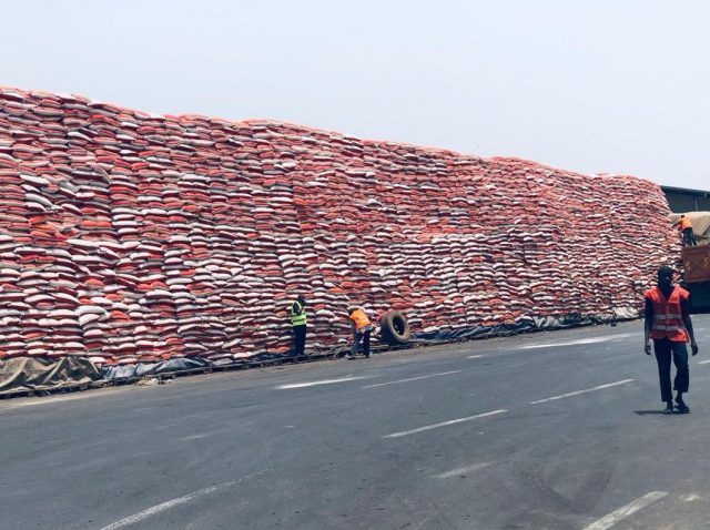 l’Ong O2C, Dr Alassane GUEYE sollicite auprès du ministère concerné, l’établissement d’une facture de l’ensemble des achats, qui doit être accessible à tous les citoyens comme cela avait été fait fait avec la liste contributeurs au FORCE COVID-19.