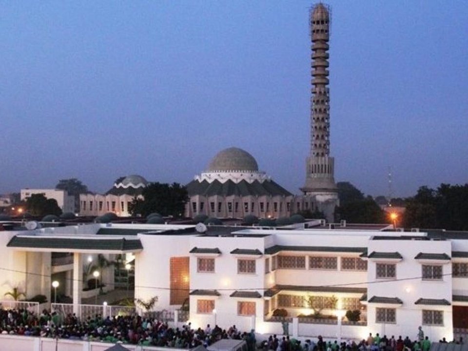 La fermeture des mosquées maintenue jusqu'à nouvel ordre: Tivaouane et la Grande mosquée de Dakar refusentd'exposer les fidèles La fermeture des mosquées maintenue jusqu'à nouvel ordre: Tivaouane et la Grande mosquée de Dakar refusentd'exposer les fidèles