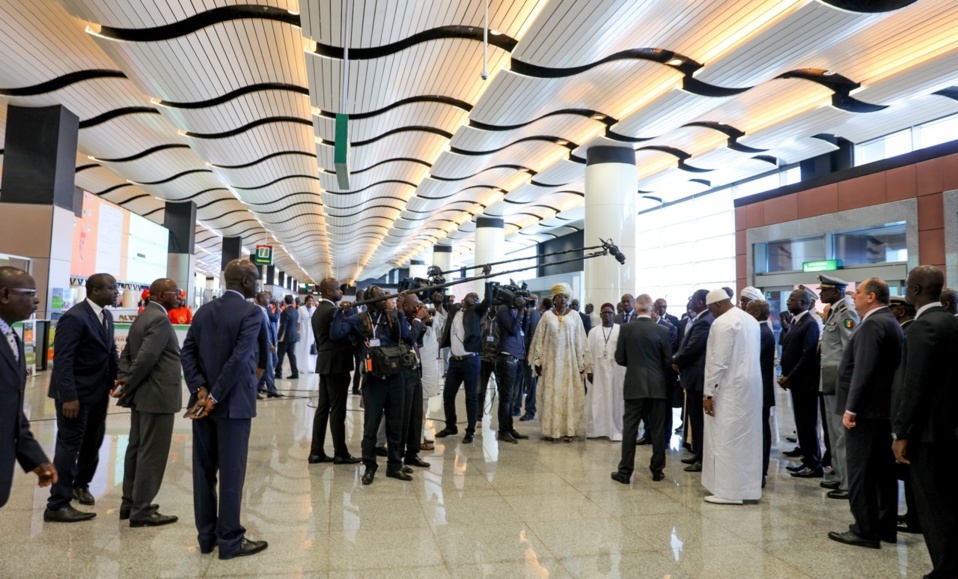 Aéroport Blaise Diagne : des Sénégalais rapatriés de Paris refusent de s'isoler pour 24h, Krépin Diatta parmi les passagers Aéroport Blaise Diagne : des Sénégalais rapatriés de Paris refusent de s'isoler pour 24h, Krépin Diatta parmi les passagers