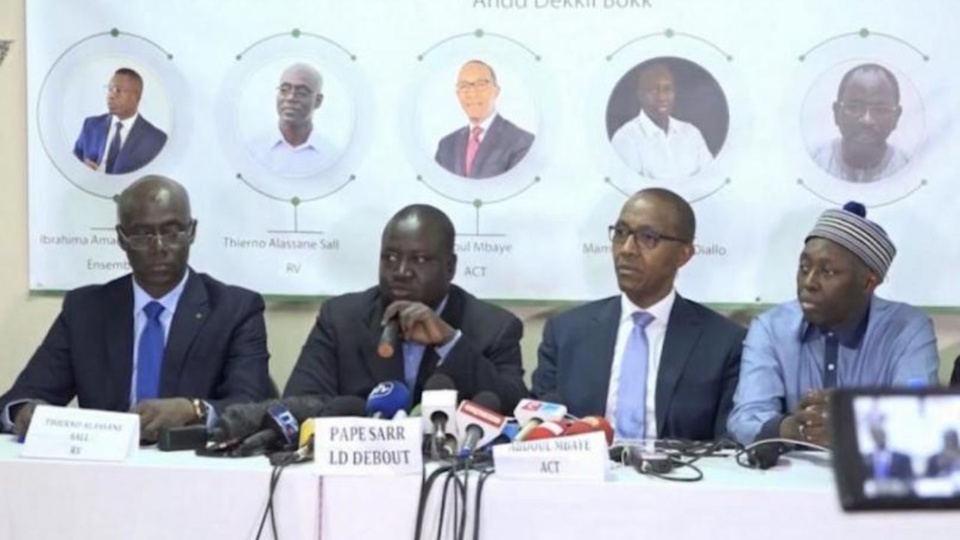 HONORARIAT AU CESE : Le Crd crie au «scandale», charge le chef de l’Etat et décide d’attaquer son décret en justice HONORARIAT AU CESE : Le Crd crie au «scandale», charge le chef de l’Etat et décide d’attaquer son décret en justice