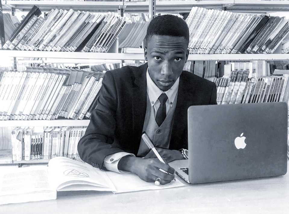 « Malheur à qui prend ses sandales,quand les haines et les scandales tourmentent le peuple agité ! »